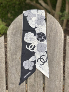 Chloe Small Scarf Black & White Flowers